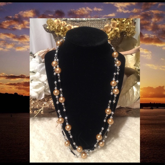 Beautiful hand beaded necklace - Picture 2 of 7